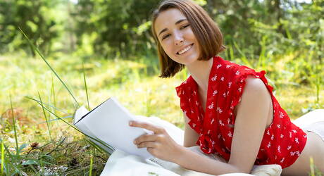 Showy Beauty invite you to explore free photos featuring Ava exhibit amazing form