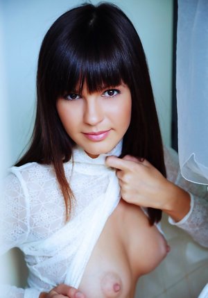 Met Art invite you to explore free pictures featuring Zelda B demonstrating nice shape